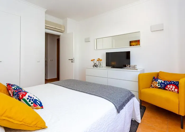 Апартаменты Sea View In Golden